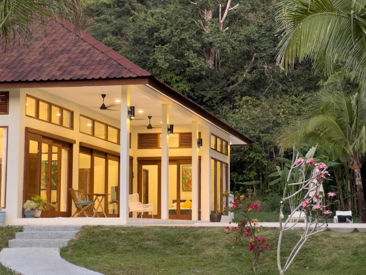 Villa Meranti - Spacious Private Pool Villa 珍南海滩 外观 照片